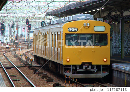 広島駅を発車する呉線103系電車（快速安芸路ライナー：広島→三原） 117387118