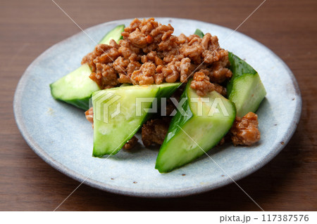 ぶつ切り胡瓜の肉味噌がけ 117387576