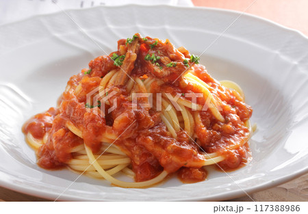 トマトソース系のイタリアンレストランのパスタ 117388986