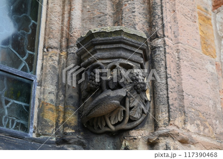 【スコットランド・エディンバラ】  ロスリン礼拝堂　装飾 117390468