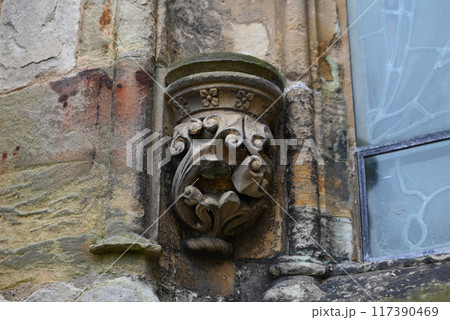 【スコットランド・エディンバラ】  ロスリン礼拝堂　装飾 117390469