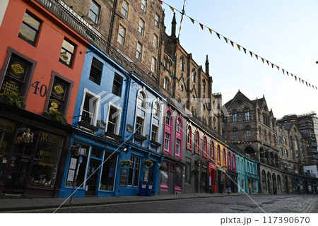 【スコットランド・エディンバラ】 ヴィクトリア・ストリート 【スコットランド・エディンバラ】 ヴィクトリア・ストリート 117390670