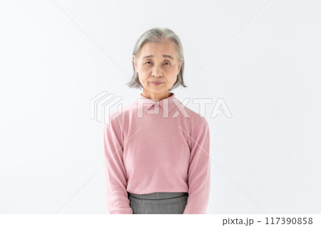 シニア女性　ポートレート 117390858