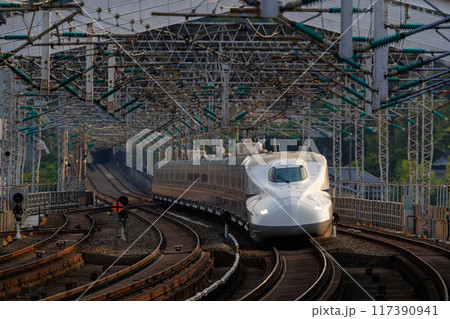 新山口駅を通過するN700A系新幹線「のぞみ」号 新山口駅を通過するN700A系新幹線「のぞみ」号 117390941