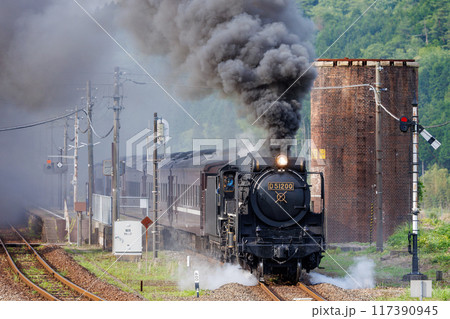 篠目駅を発車する「SLやまぐち」号 117390945