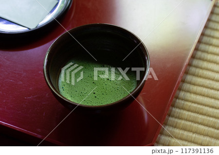 京都のお座敷でいただく抹茶 京都のお座敷でいただく抹茶 117391136