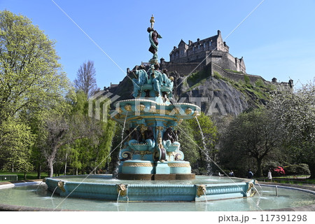 【イギリス・スコットランド】 ロス噴水とエディンバラ城 117391298
