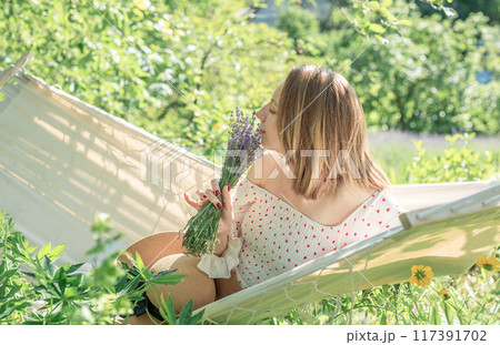 Young woman relaxing in a hammock 117391702