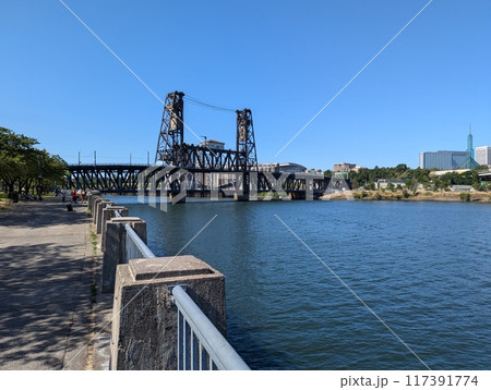 Portland, Oregon, USA - 07.10.2024: View of the Steel Bridge across the Willamette River. Portland, Oregon, USA. Portland, Oregon, USA - 07.10.2024: View of the Steel Bridge across the Willamette River. Portland, Oregon, USA. 117391774