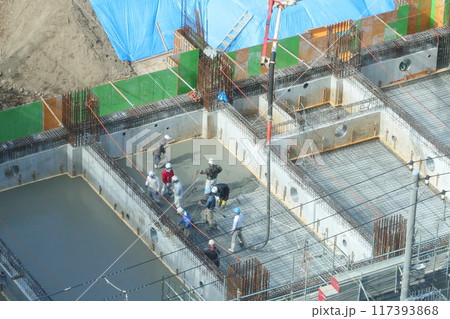 高層マンション建築現場 117393868