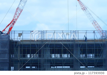 高層マンション建築現場 117393930