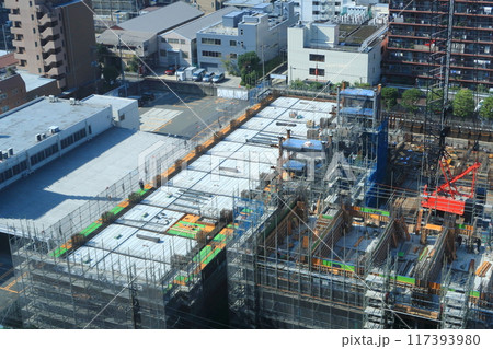 高層マンション建築現場 117393980