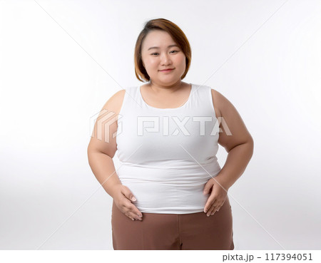 ふくよかな女性 117394051
