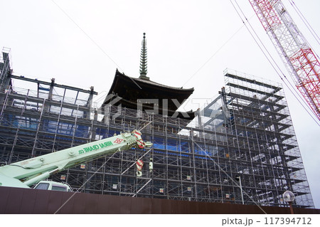 保存修理工事中の興福寺五重塔（奈良県奈良市） 117394712