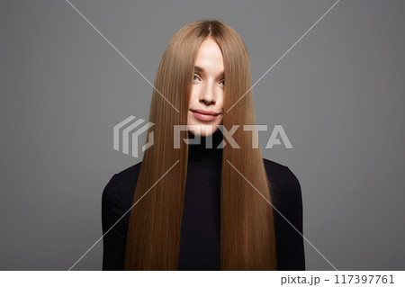 beautiful blond straight hair woman. smiling girl with healthy Hair 117397761