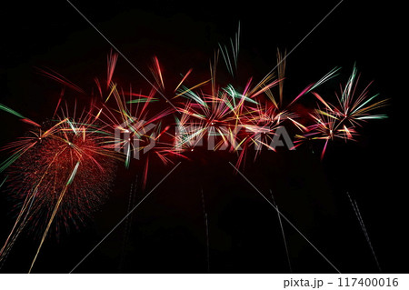 高知市納涼花火大会の放射状に広がる花火 高知市納涼花火大会の放射状に広がる花火 117400016