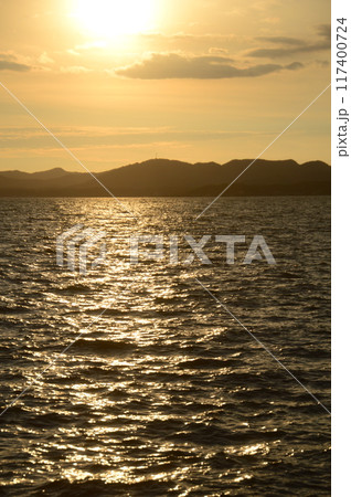 夕暮れの宍道湖 夕暮れの宍道湖 117400724