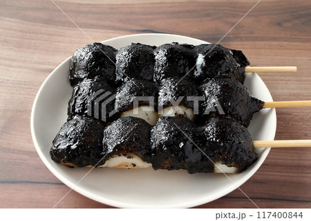 黒ごま串団子 117400844