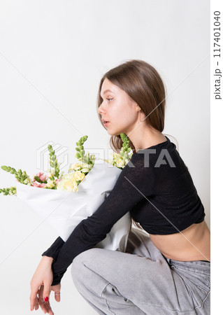 jeans female fashion cake smile beautiful happy white fresh girl flowers model hair jeans female fashion cake smile beautiful happy white fresh girl flowers model hair 117401040