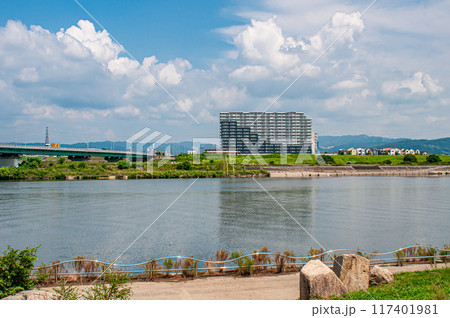 淀川河川公園枚方地区から高槻市方面の眺め 淀川河川公園枚方地区から高槻市方面の眺め 117401981