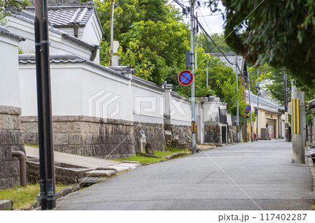 奈良市水門町の風情ある街並み 117402287