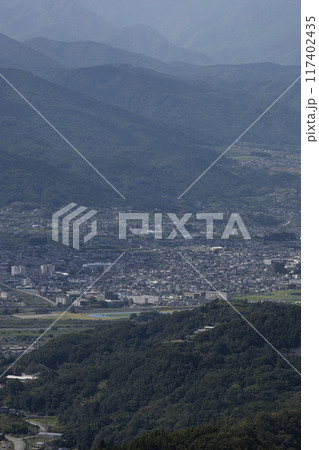夏の山梨県南巨摩郡富士川町の街並み 夏の山梨県南巨摩郡富士川町の街並み 117402435