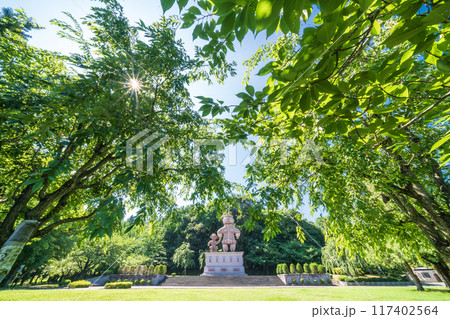 「青森県」夏・ 新緑の八戸公園の風景　八戸市 117402564