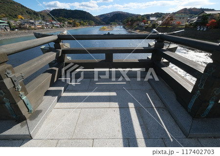 秋の宇治橋の三の間 117402703