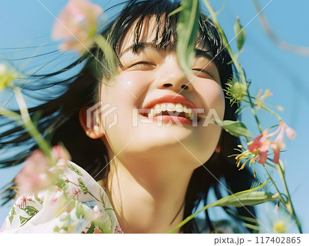 春の陽光を浴びる、ナチュラルなアジア人女性 117402865