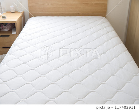 キルティング加工のボックスシーツ一体型敷きパッド　冷感敷きシート 117402911