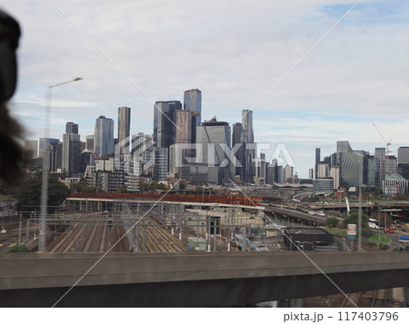 SkyBusから見たMelbourne市街の風景 117403796