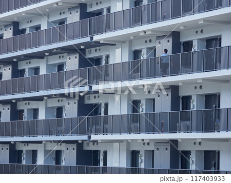 日本の住宅地の新築マンションの風景 日本の住宅地の新築マンションの風景 117403933