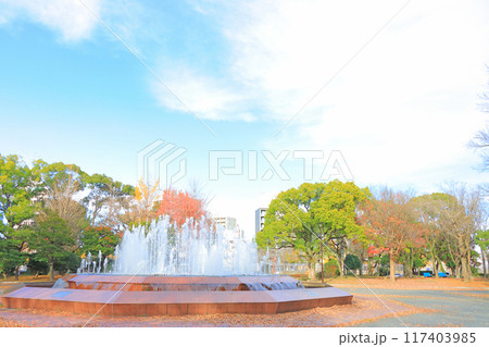 愛知県名古屋市、吹上公園噴水の風景 愛知県名古屋市、吹上公園噴水の風景 117403985