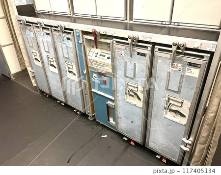 機内のサービスカート 機内のサービスカート 117405134