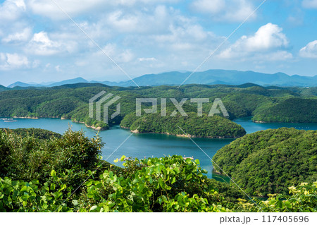 夏の万関展望台からの浅茅湾の眺め 夏の万関展望台からの浅茅湾の眺め 117405696