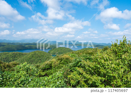 夏の万関展望台からの浅茅湾の眺め 夏の万関展望台からの浅茅湾の眺め 117405697
