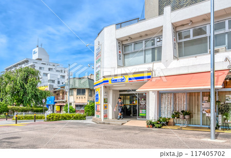 横浜市保土ケ谷の都市風景　天王町駅 117405702