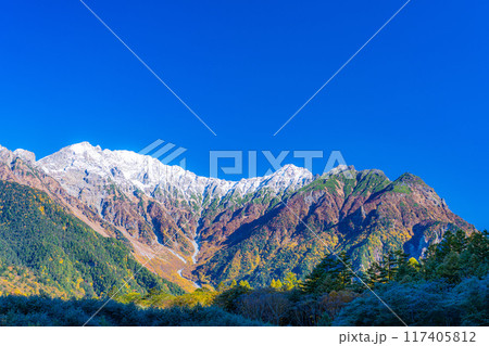【秋素材】秋の上高地と大正池付近の風景【長野県】 117405812