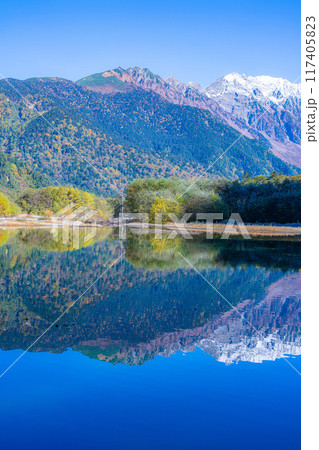 【秋素材】秋の上高地と大正池付近の風景【長野県】 【秋素材】秋の上高地と大正池付近の風景【長野県】 117405823
