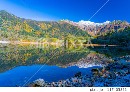 【秋素材】秋の上高地と大正池付近の風景【長野県】 117405831