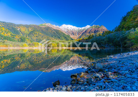 【秋素材】秋の上高地と大正池付近の風景【長野県】 117405833