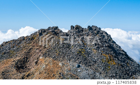 秋の鳥海山登山:七高山から新山の眺め 秋の鳥海山登山:七高山から新山の眺め 117405838