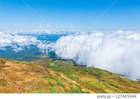 秋の鳥海山登山:七高山からの眺め 秋の鳥海山登山:七高山からの眺め 117405844