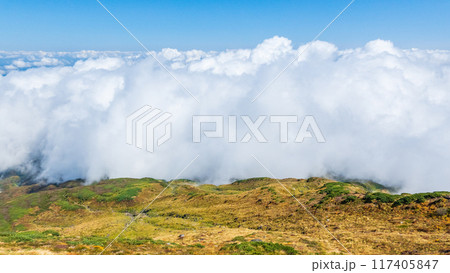 秋の鳥海山登山：七高山からの眺め 117405847