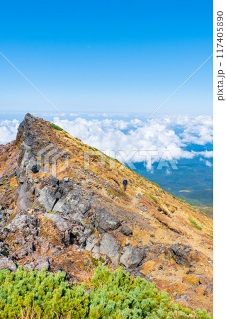 秋の鳥海山登山：七高山からの眺め 117405890