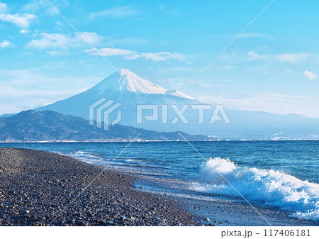 世界遺産 三保の松原から望む富士山 世界遺産 三保の松原から望む富士山 117406181
