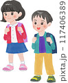 水彩画の登校中の小学生 117406389
