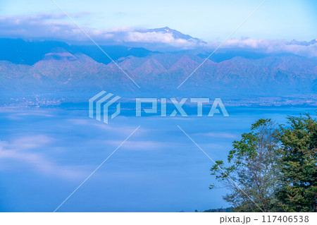 【雲海素材】秋の長峰山から見た松本平の雲海【長野県】 117406538