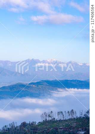 【雲海素材】秋の長峰山から見た松本平の雲海【長野県】 117406564