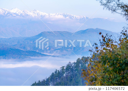 【雲海素材】秋の長峰山から見た松本平の雲海【長野県】 117406572